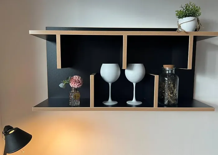 Cozy Modern Studio Next To Easy Side Galley